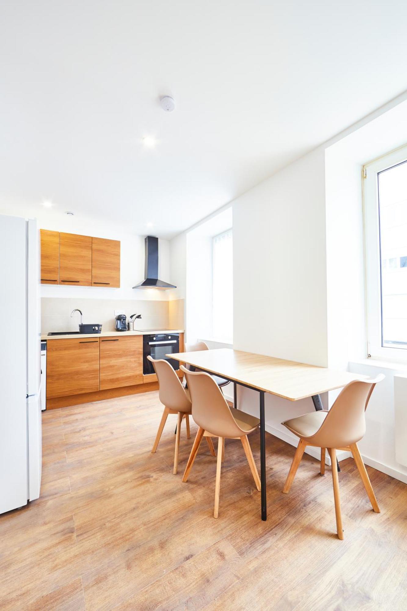 Rt 1 - F3 Au 1er Etage - 1 A 5 Pers Appartement